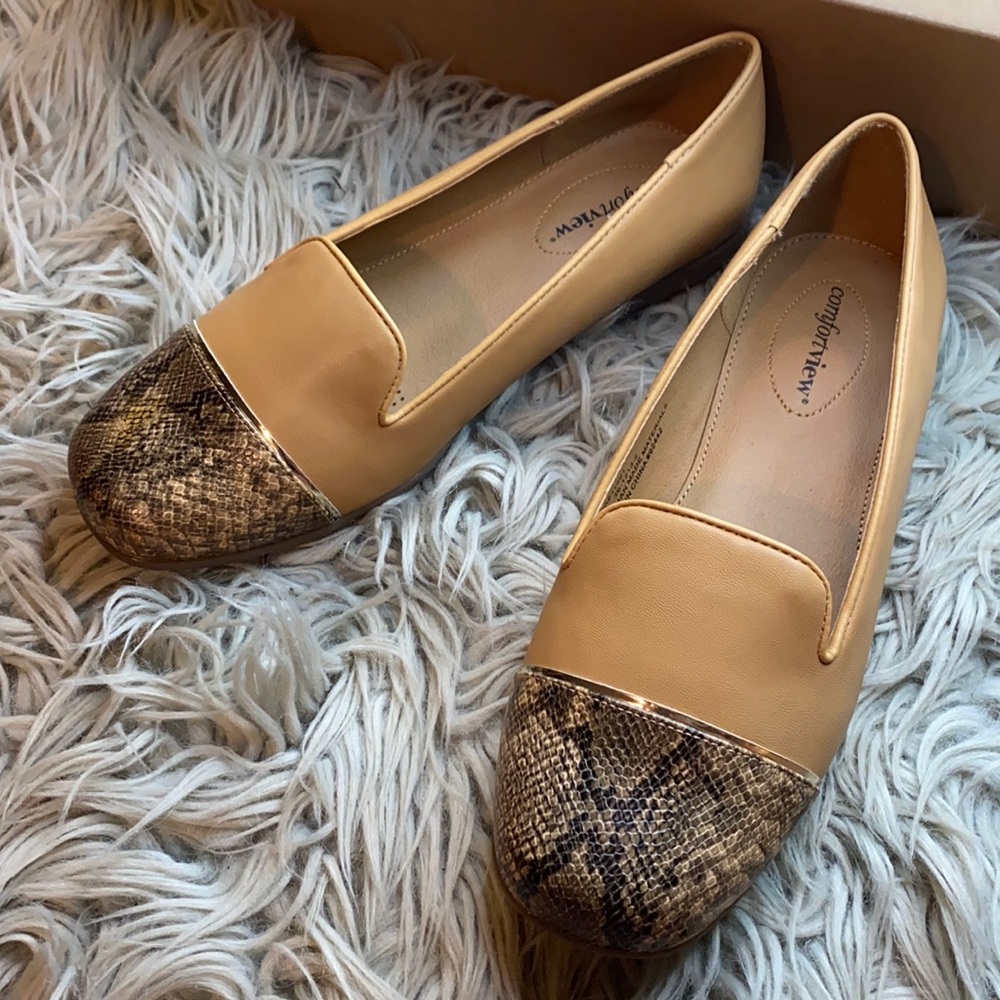 Comfortview camel / snakeprint flats